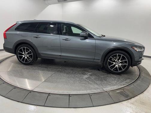2019 Volvo V90 Cross Country T6