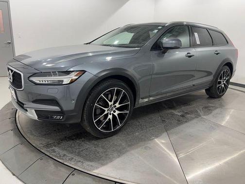 2019 Volvo V90 Cross Country T6