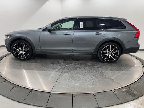 2019 Volvo V90 Cross Country T6