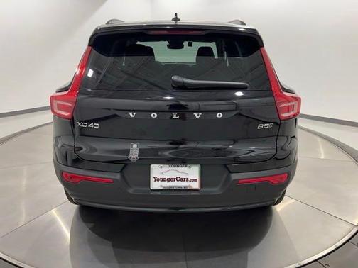 2025 Volvo XC40 B5 Plus Dark Theme
