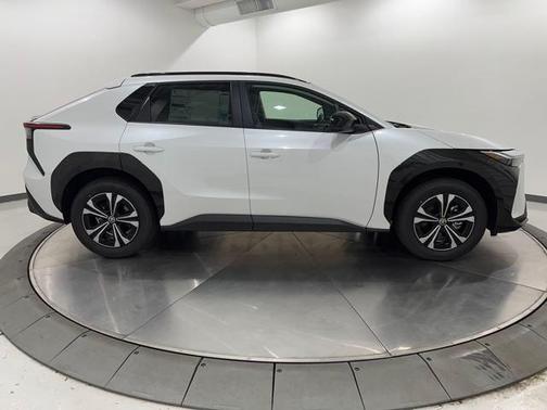 2025 Toyota bZ4X XLE