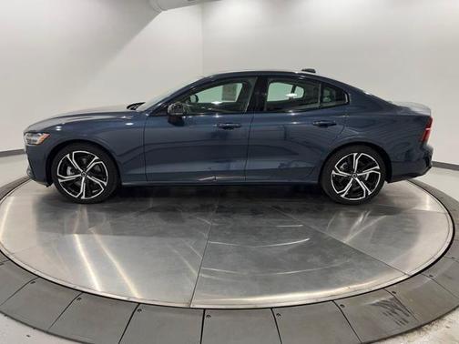2024 Volvo S60 B5 Plus Dark Theme