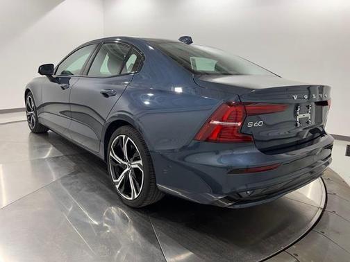 2024 Volvo S60 B5 Plus Dark Theme