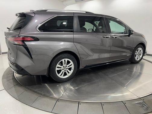 2021 Toyota Sienna Platinum 7 Passenger