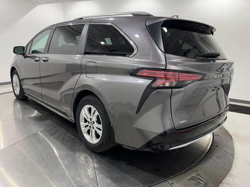 2021 Toyota Sienna Platinum 7 Passenger
