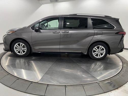2021 Toyota Sienna Platinum 7 Passenger