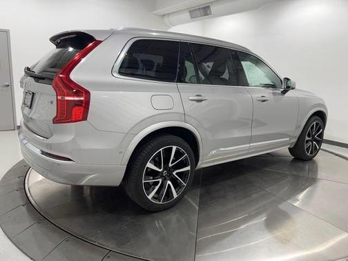 2024 Volvo XC90 B5 Plus Bright Theme