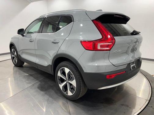2025 Volvo XC40 B5 Plus Bright Theme