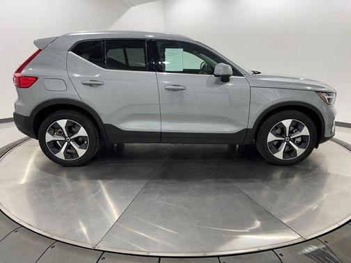 2025 Volvo XC40 B5 Plus Bright Theme