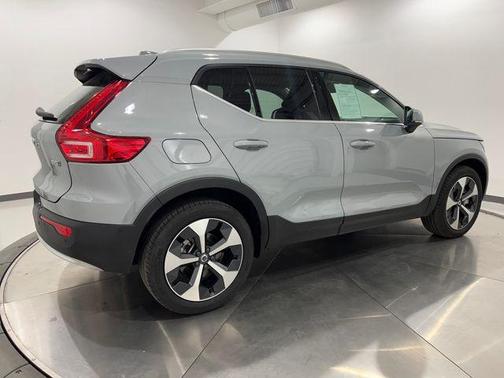 2025 Volvo XC40 B5 Plus Bright Theme