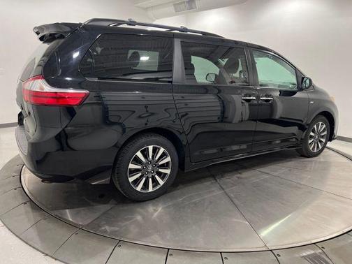 2019 Toyota Sienna XLE Premium