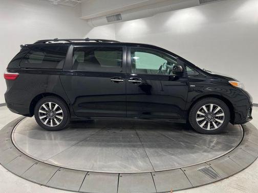 2019 Toyota Sienna XLE Premium