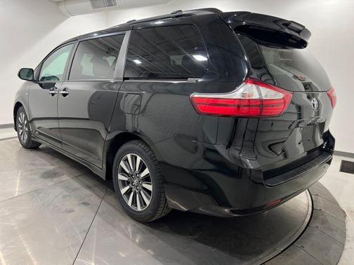 2019 Toyota Sienna XLE Premium