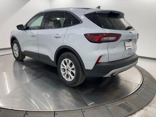 Space Silver Metallic 2025 Ford Escape Active