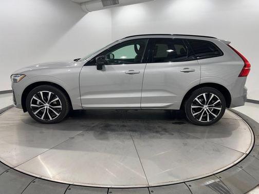 2023 Volvo XC60 B5 Plus Dark Theme
