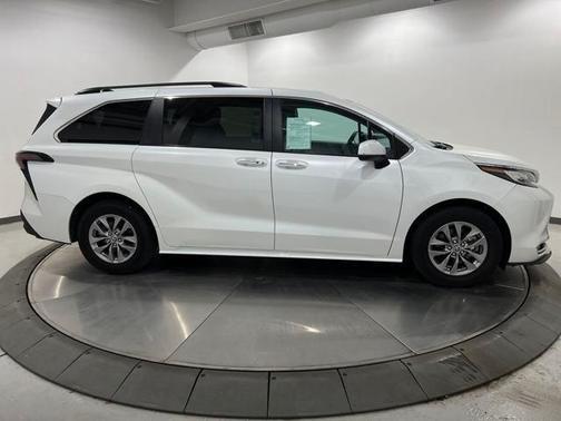 2023 Toyota Sienna XLE 7 Passenger