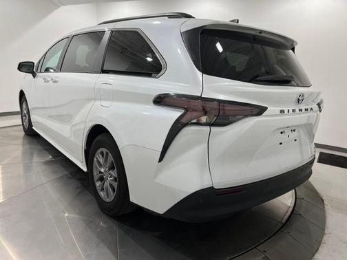 2023 Toyota Sienna XLE 7 Passenger