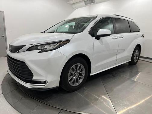 2023 Toyota Sienna XLE 7 Passenger