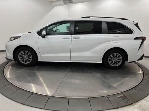 2023 Toyota Sienna XLE 7 Passenger