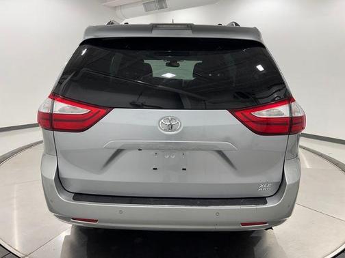 2018 Toyota Sienna XLE Premium