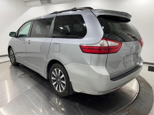 2018 Toyota Sienna XLE Premium