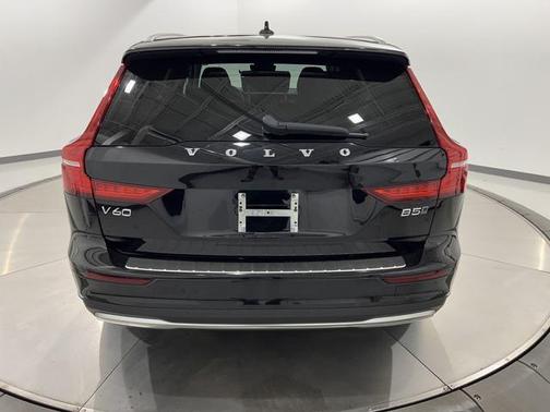 2024 Volvo V60 Cross Country B5 Plus