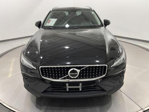 2024 Volvo V60 Cross Country B5 Plus