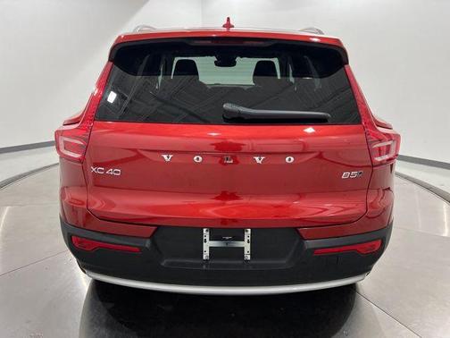 2025 Volvo XC40 B5 Plus Bright Theme