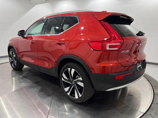 2025 Volvo XC40 B5 Plus Bright Theme