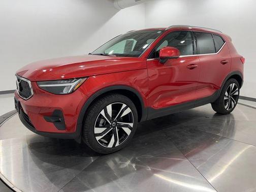 2025 Volvo XC40 B5 Plus Bright Theme