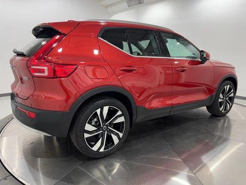 2025 Volvo XC40 B5 Plus Bright Theme