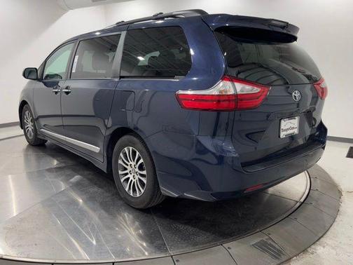 Pearl 2019 Toyota Sienna XLE