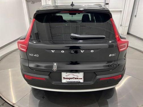 2025 Volvo XC40 B5 Core Bright Theme