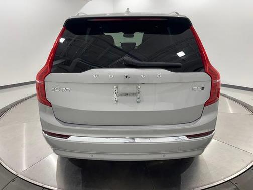2023 Volvo XC90 B5 Plus