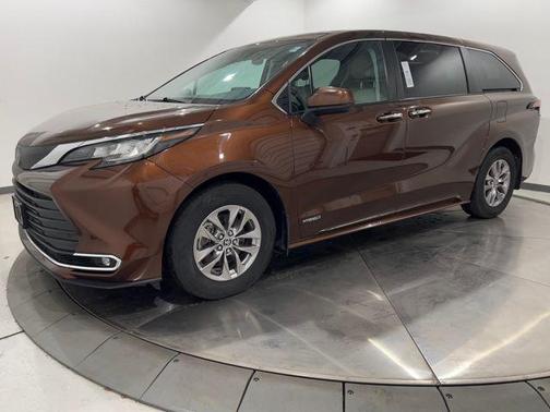 Sunset Bronze Mica 2021 Toyota Sienna XLE 7 Passenger