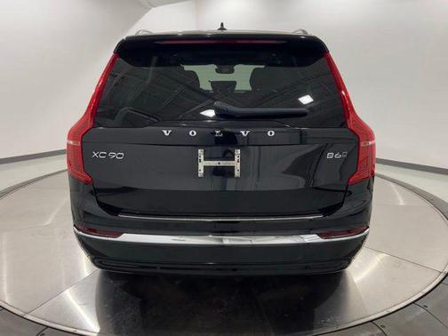 Onyx Black Metallic 2024 Volvo XC90 B6 Plus Bright Theme 7-Seater