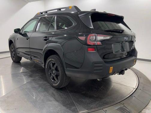 Crystal Black Silica 2024 Subaru Outback Wilderness
