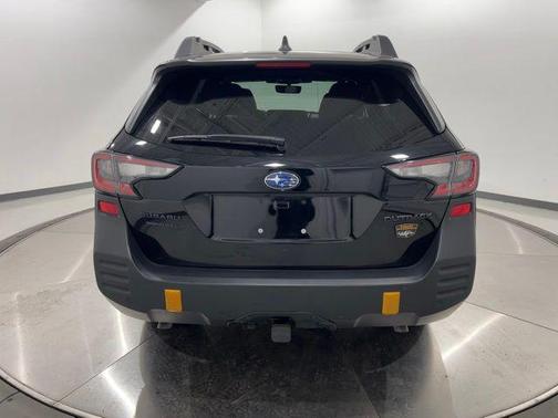 Crystal Black Silica 2024 Subaru Outback Wilderness