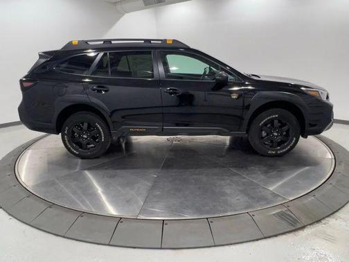Crystal Black Silica 2024 Subaru Outback Wilderness
