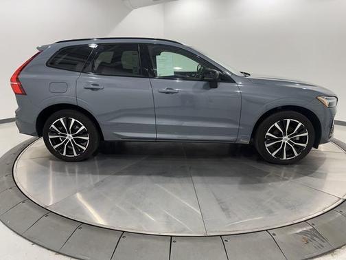 2023 Volvo XC60 B5 Plus Dark Theme