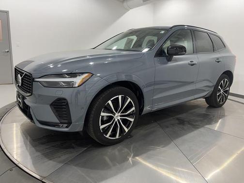 2023 Volvo XC60 B5 Plus Dark Theme