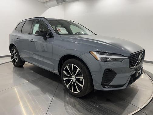 2023 Volvo XC60 B5 Plus Dark Theme
