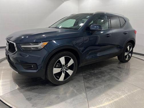 2021 Volvo XC40 T5 Momentum