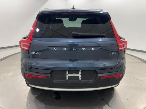 2021 Volvo XC40 T5 Momentum