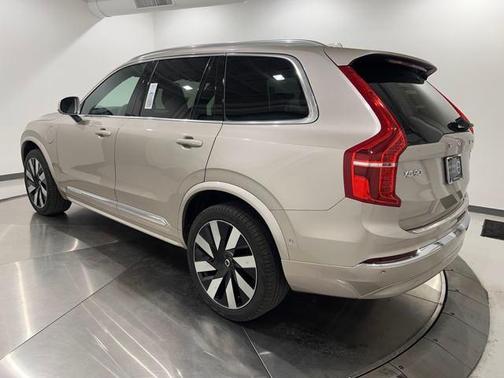 2024 Volvo XC90 Recharge Plug-In Hybrid T8 Plus Bright Theme 7-Seater