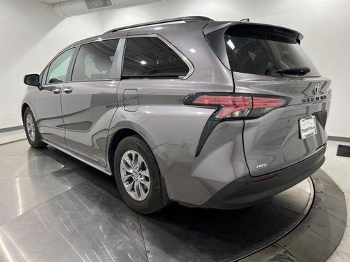 2021 Toyota Sienna XLE 7 Passenger