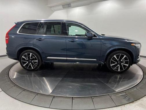 2024 Volvo XC90 B6 Plus Bright Theme 6-Seater