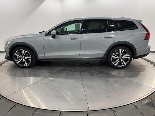 2024 Volvo V60 Cross Country B5 Plus