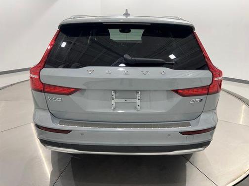 2024 Volvo V60 Cross Country B5 Plus