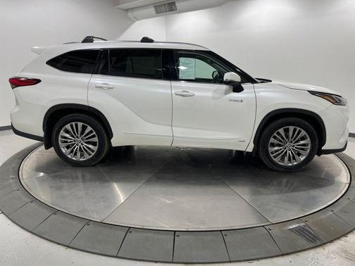 2021 Toyota Highlander Hybrid Platinum